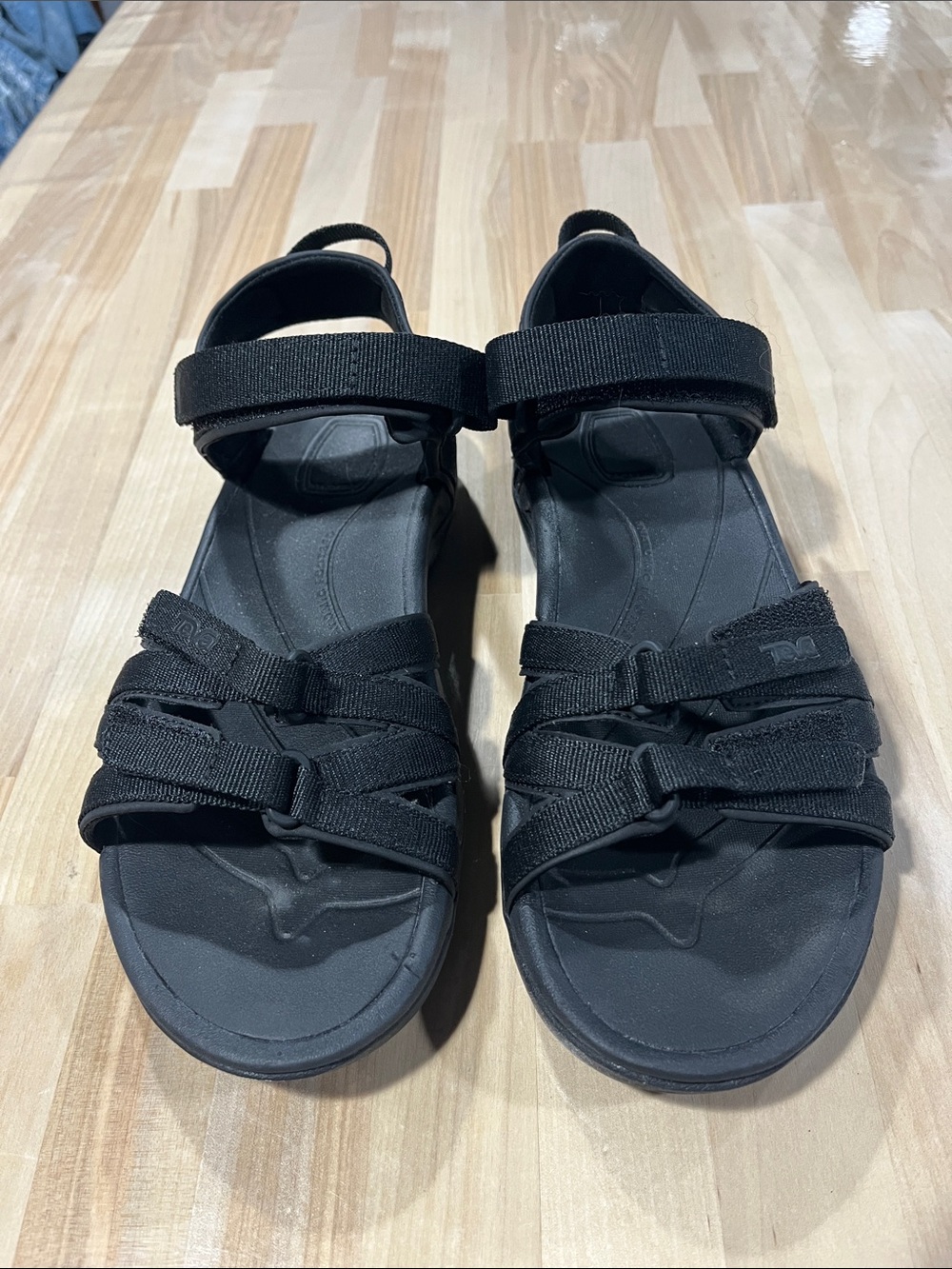 Teva Black Strappy Outdoor Comfort Sandals Womens 8 like almost new